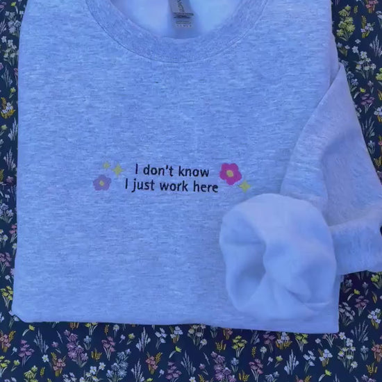 I don’t know I just work here // Cute comfy sweatshirt // Coworker friend gift