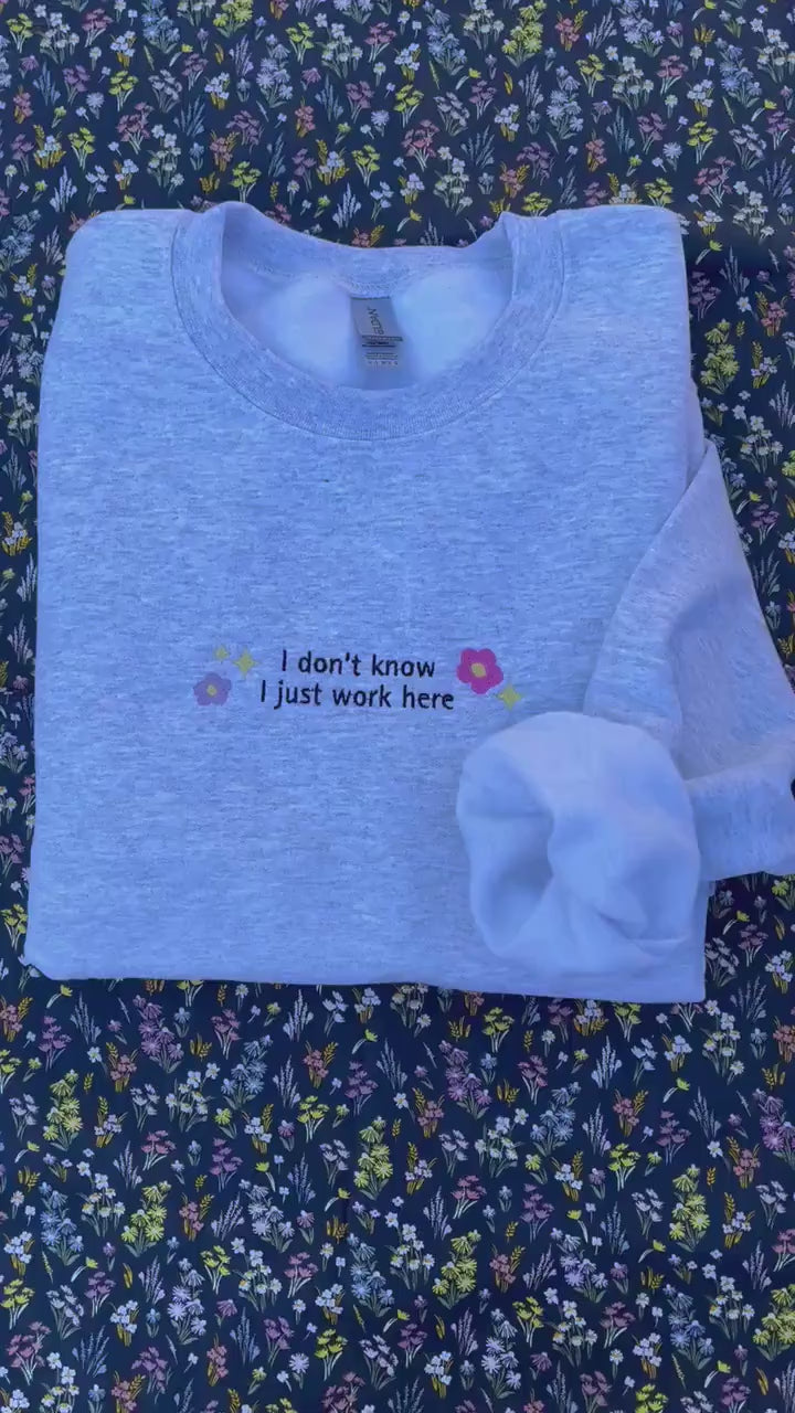 I don’t know I just work here // Cute comfy sweatshirt // Coworker friend gift